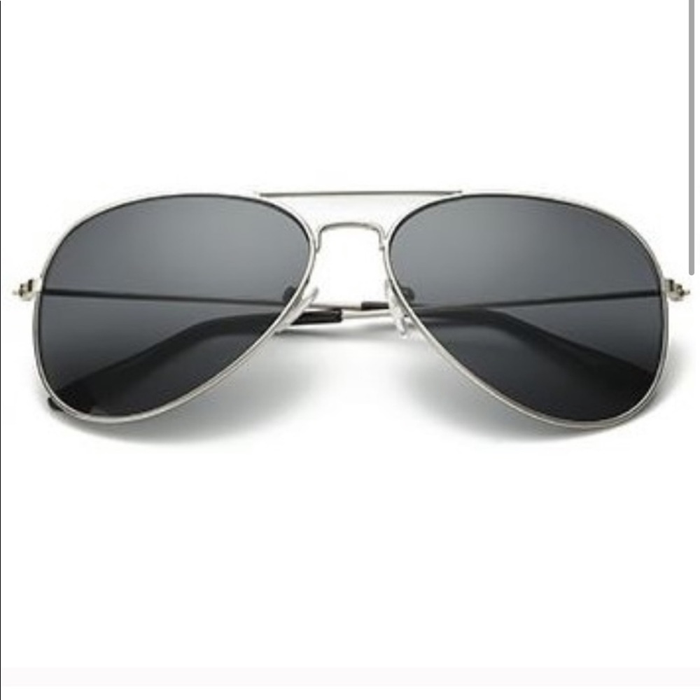 Aviator sunglasses!! Sexy in the sun!!!